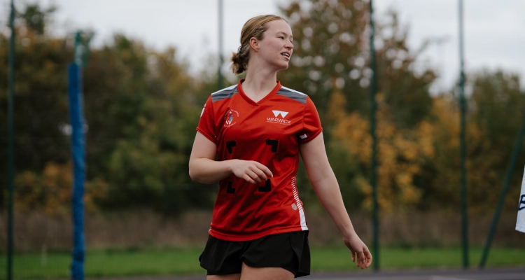 Saffie Clark playing netball
