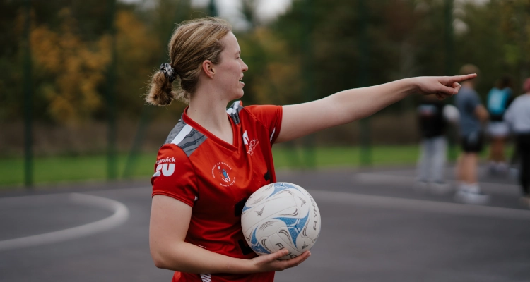 Saffie Clark playing netball