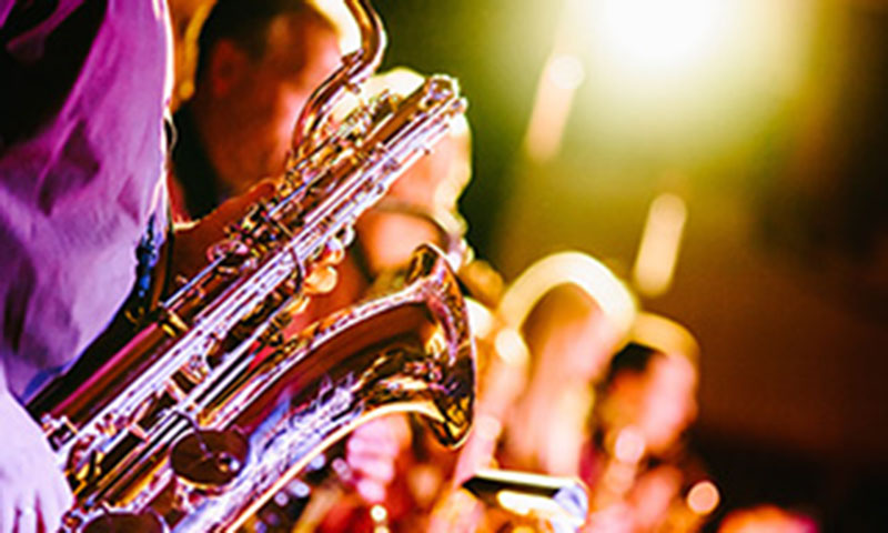 A brass band play the trumpets.