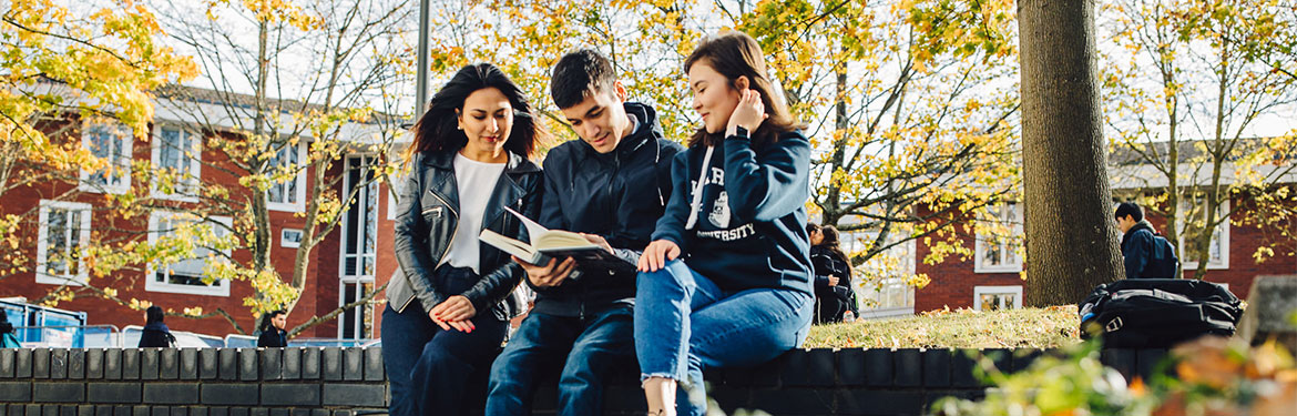 Students as part of the Foundation Research Methods in Education course in conversation. 