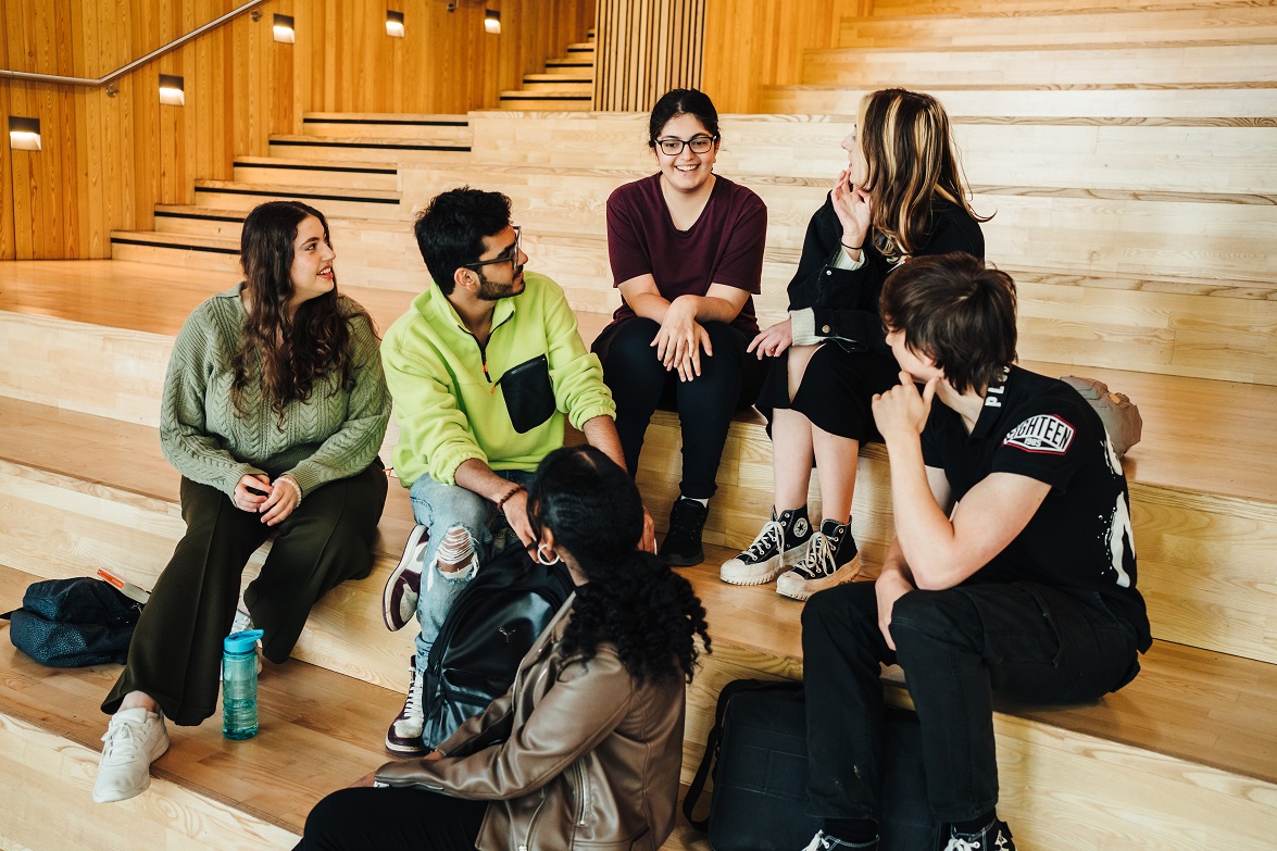 students having a discussion - University of Warwick Politics International Studies