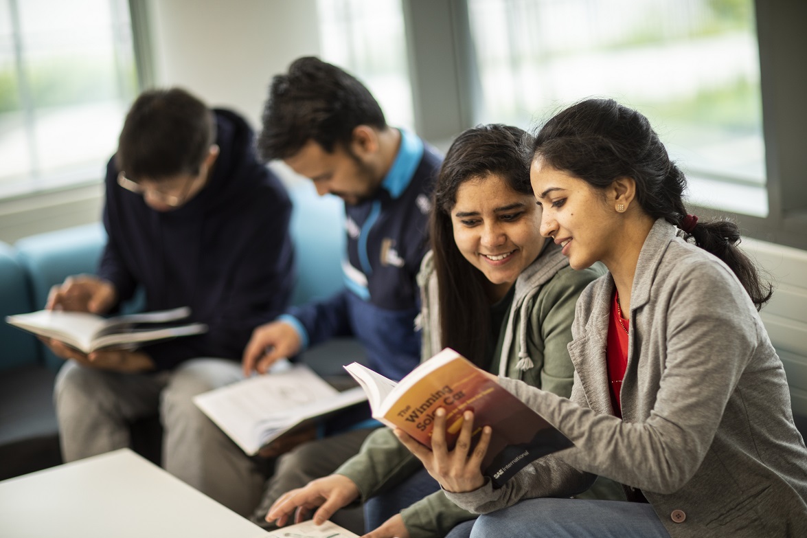 Students reading - University of Warwick