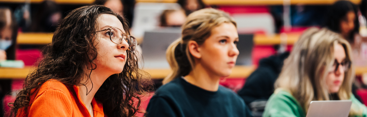Students discussing History at University of Warwick