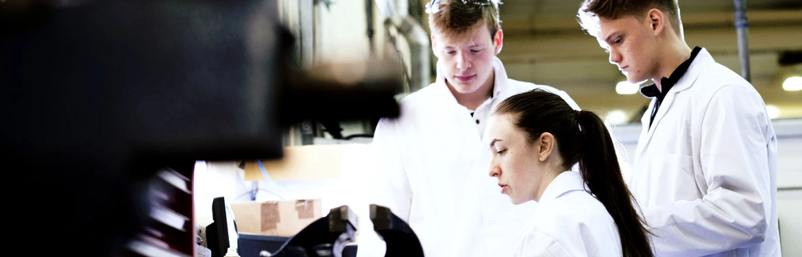 Manufacturing and Mechanical Engineering students in the lab at University of Warwick